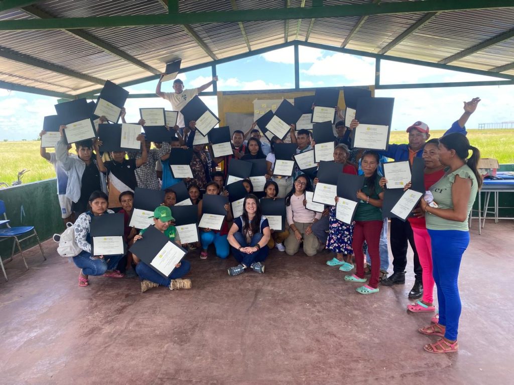 Participantes del taller de fortalecimiento organizativo en Vichada liderado por la Facultad de Ciencias Sociales y el cider en 2025.