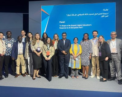 Delegación internacional de académicos y representantes universitarios durante el panel ‘To Shape or Be Shaped: Higher Education’s Response to AI Disruption’ en el WISE Summit.