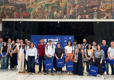 Estudiantes del CIDER de la Universidad de los Andes durante visita académica a Cali para analizar procesos de planificación urbana y territorial.